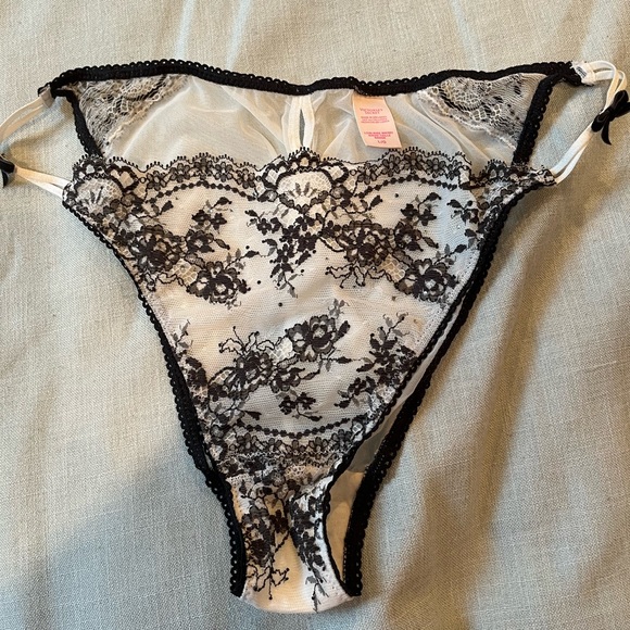 Victoria Secret Intimates Matching Set - Picture 3 of 8